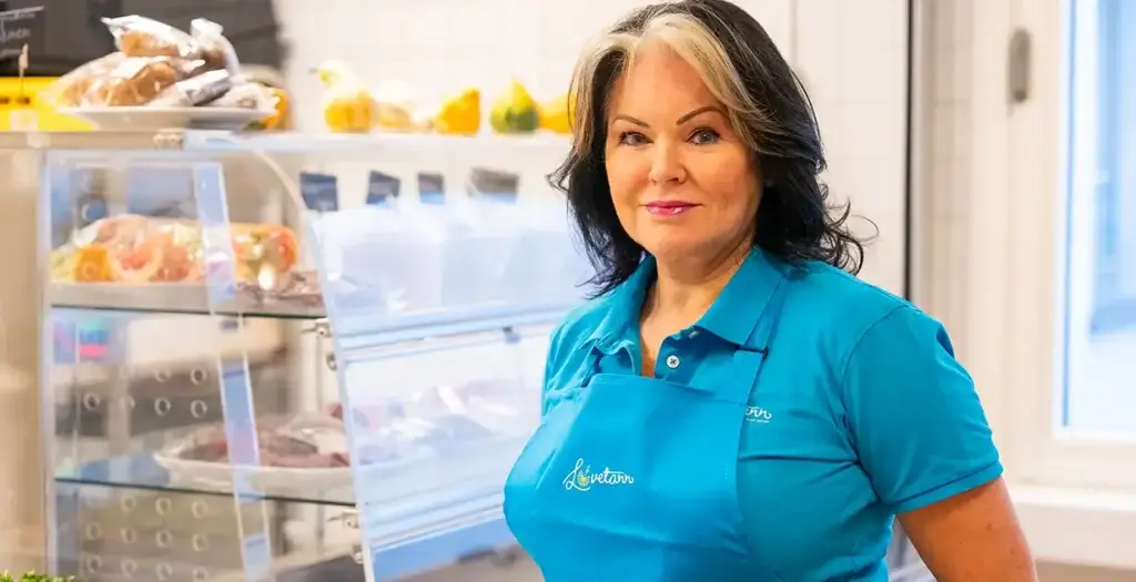 Merete Anfinnsen i en Løvetann Kantine